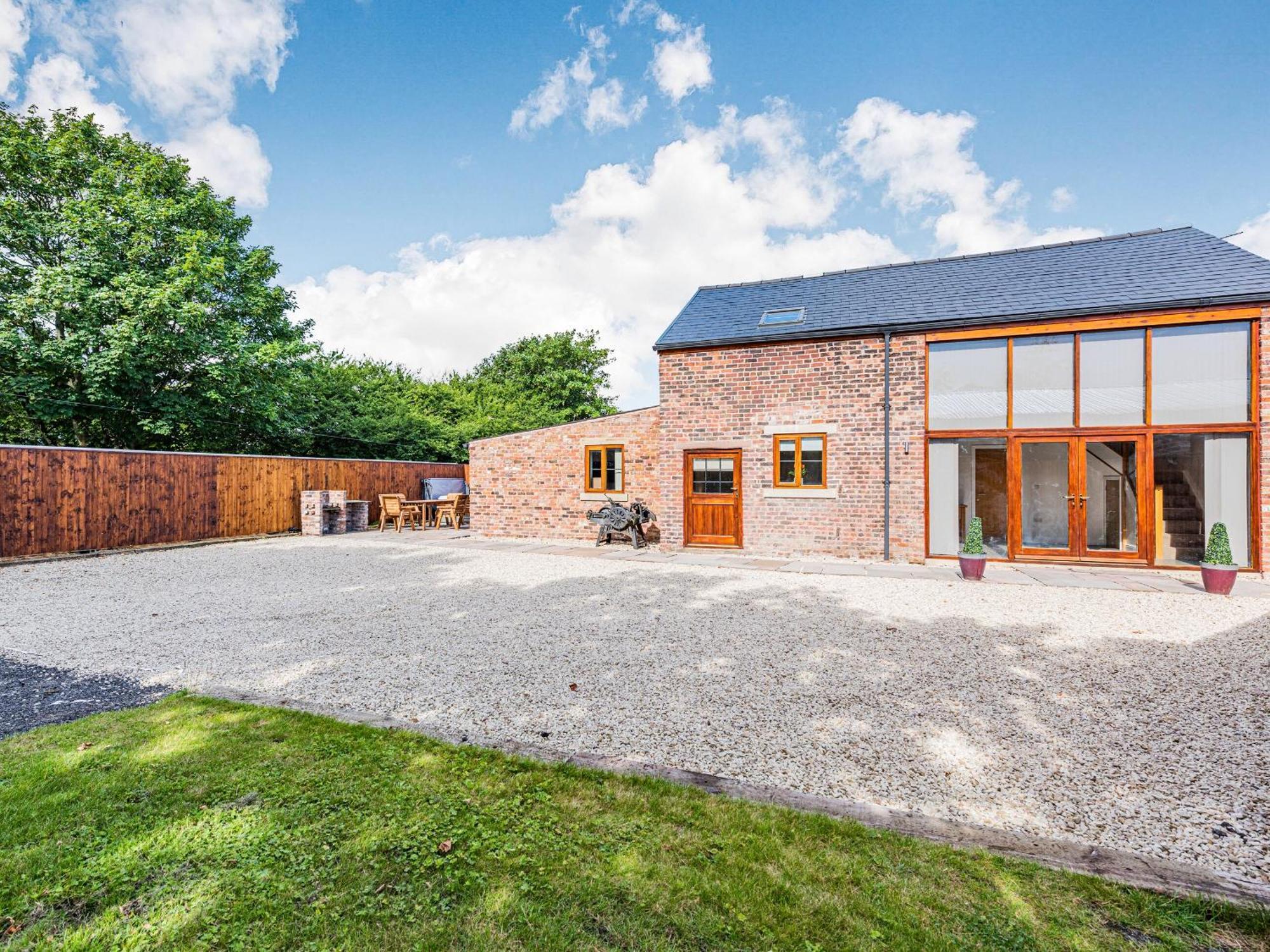 Villa Stuarts Farm Barn Westhead Esterno foto